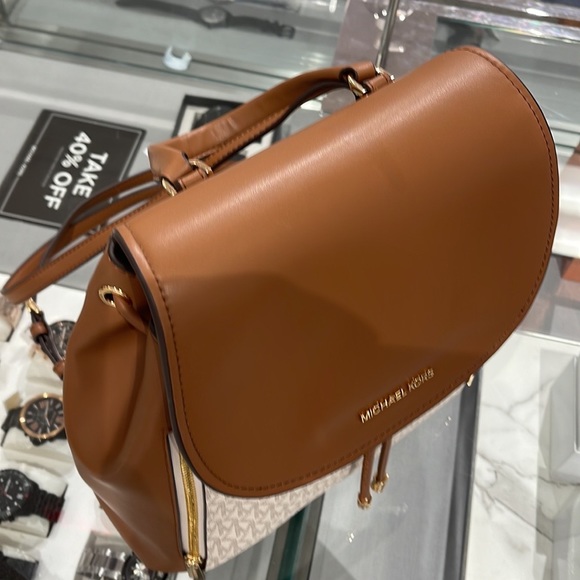 Michael Kors Phoebe 35F2G8PB2B Flap Drawstring Backpack
Vanilla Signature - Picture 15 of 16